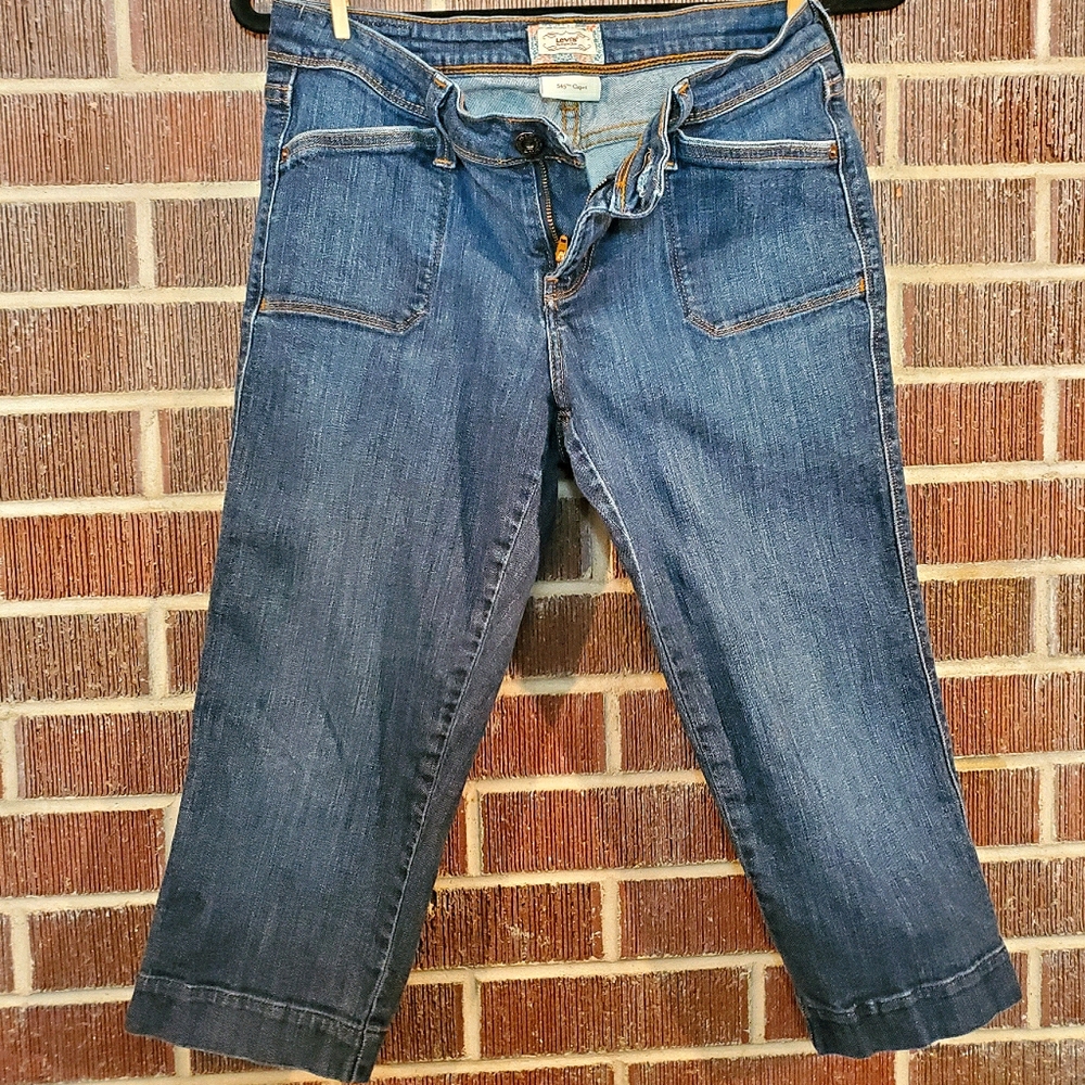 Stylish Levi's 545 Capri